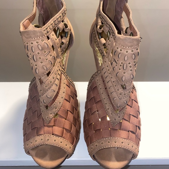 Heels - Picture 2 of 5